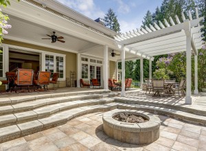 Modern backyard living space with a built-in fire pit.