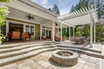 Modern backyard living space with a built-in fire pit.