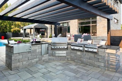 Stunning Outdoor Kitchen in Burlington Stunning Outdoor Kitchen in Burlington